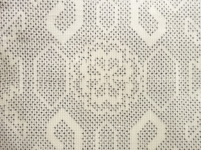 アンティーク　抽象模様織り出し本場白大島紬着物(5マルキ)